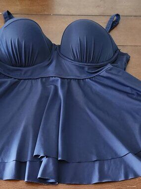 Women’s Torrid Swim Top 00 D/DD Navy Blue Flowy Tankini Swimwear, Excellent